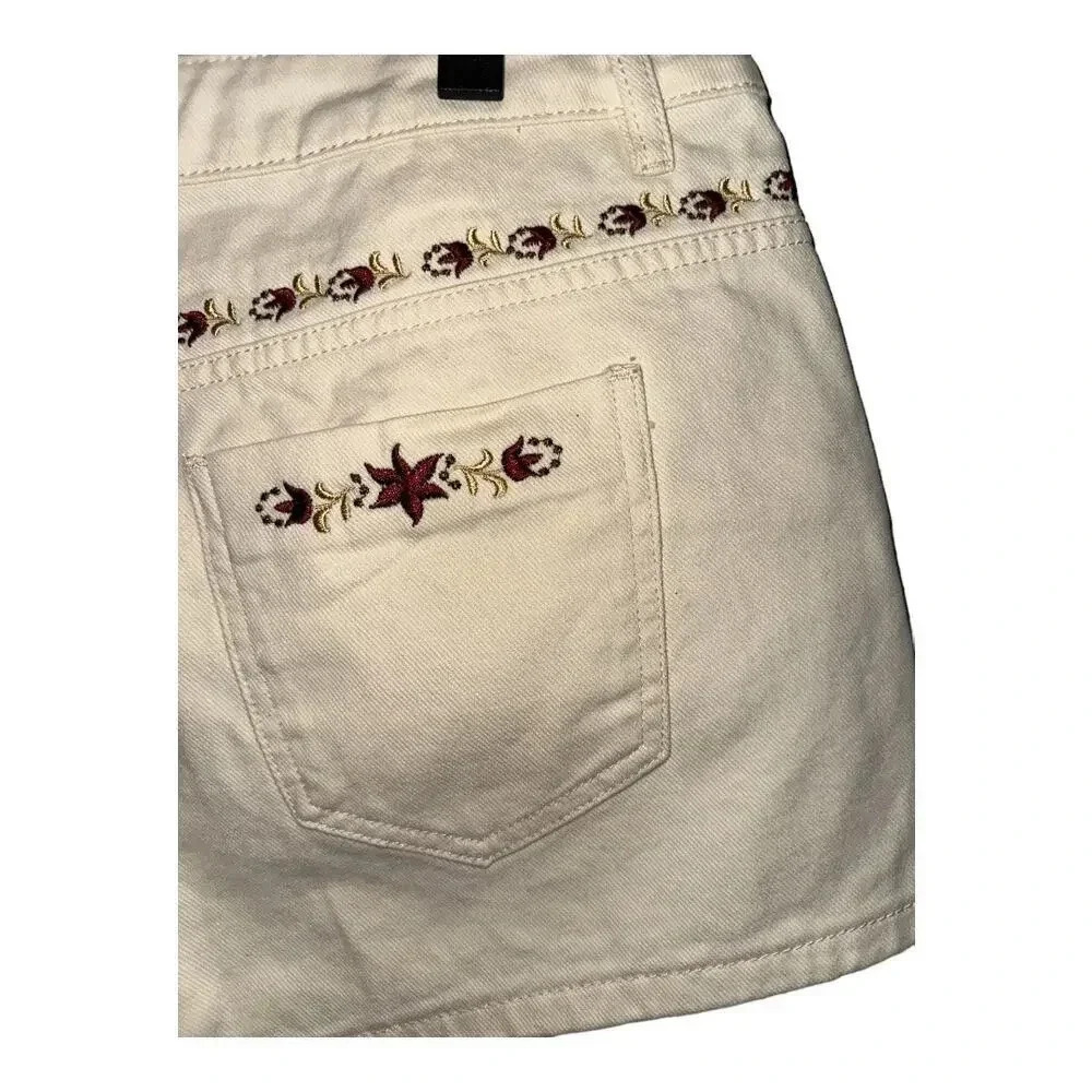 NWT‎ VRG Girl Floral Embroidered Cream Denim Short - Picture 3 of 4